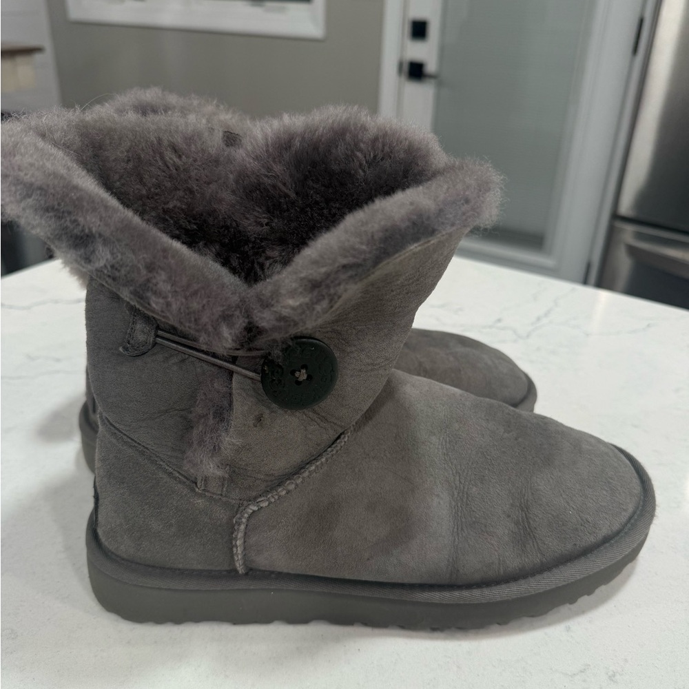 UGG Gray Suede Shearling Boots women’s size 9
